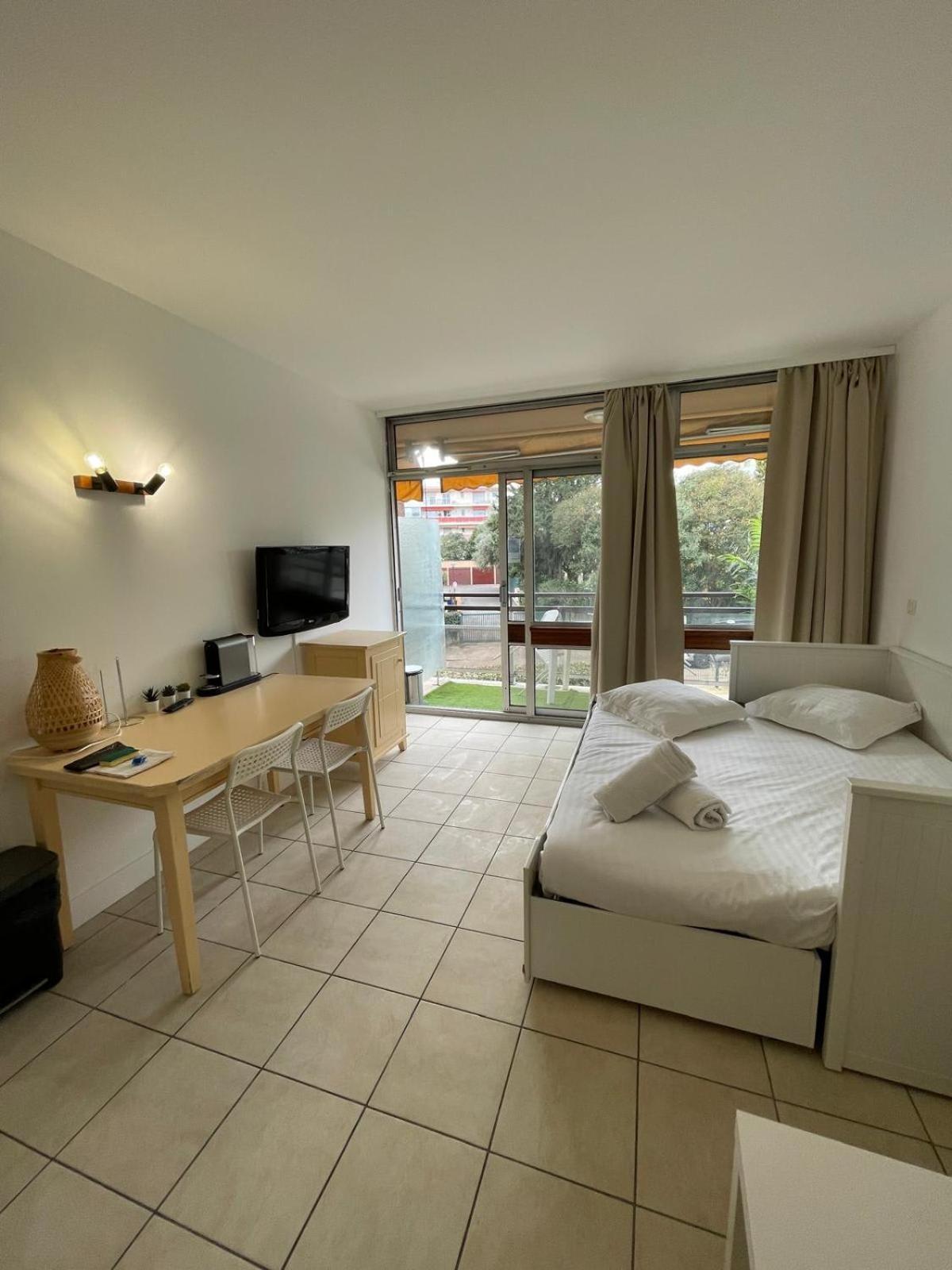 06U - Beautiful Studio In Residence - Swimming Pool And Tennis Court Saint-Laurent-du-Var Exteriör bild