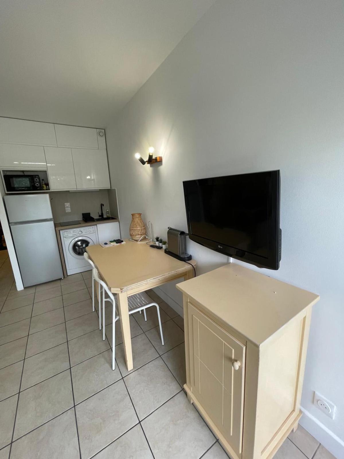 06U - Beautiful Studio In Residence - Swimming Pool And Tennis Court Saint-Laurent-du-Var Exteriör bild