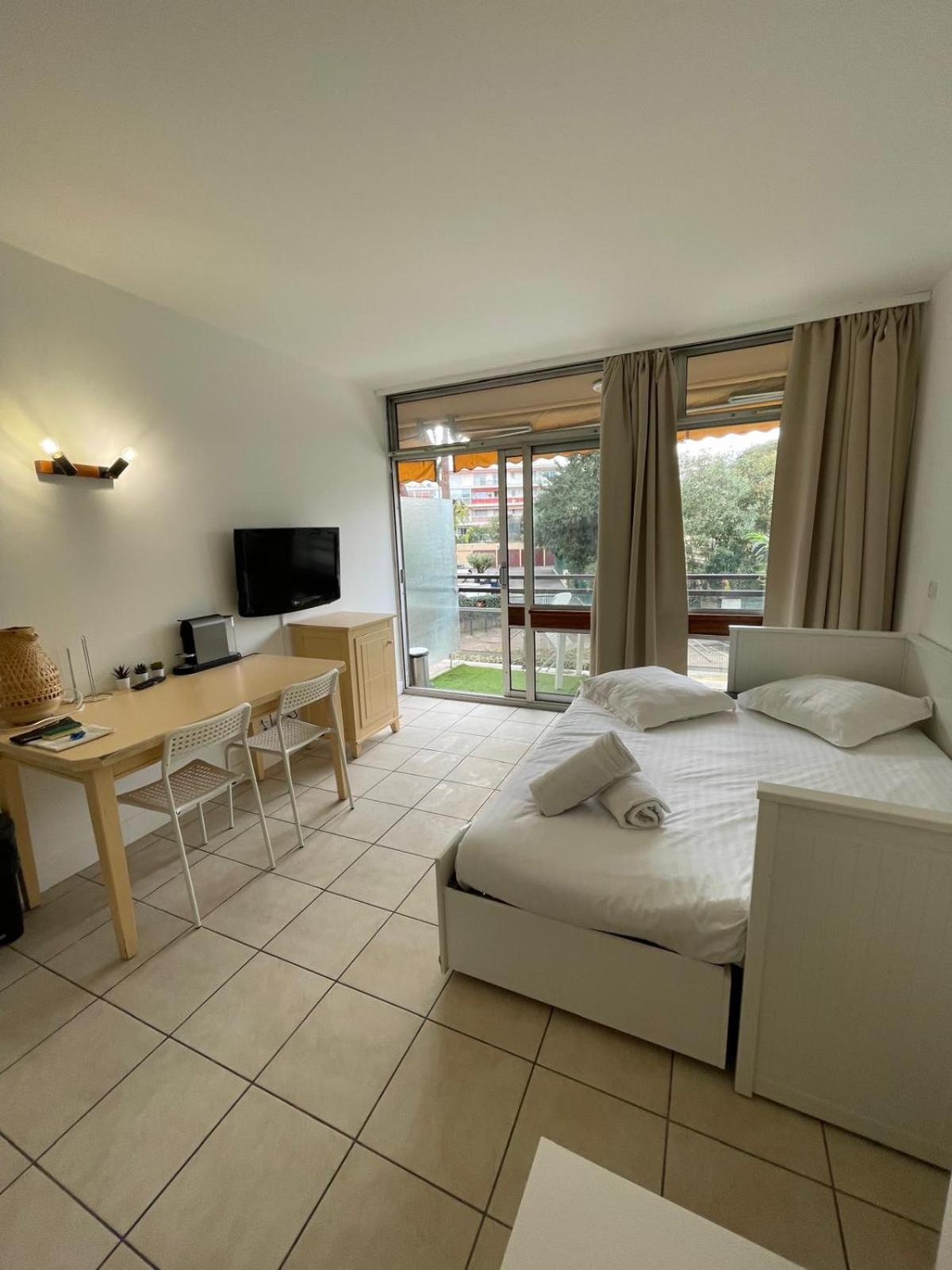 06U - Beautiful Studio In Residence - Swimming Pool And Tennis Court Saint-Laurent-du-Var Exteriör bild