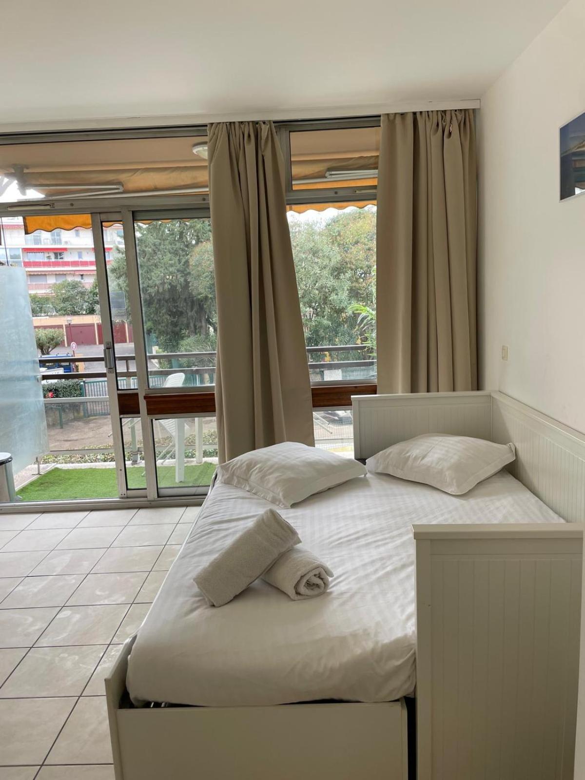06U - Beautiful Studio In Residence - Swimming Pool And Tennis Court Saint-Laurent-du-Var Exteriör bild