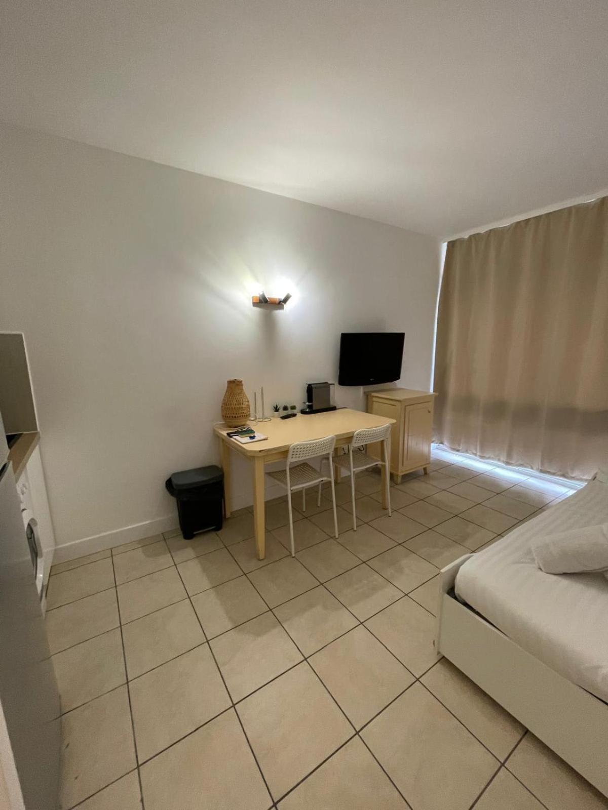 06U - Beautiful Studio In Residence - Swimming Pool And Tennis Court Saint-Laurent-du-Var Exteriör bild
